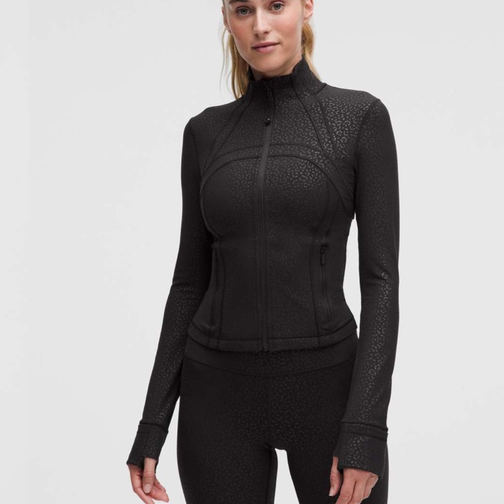 Lululemon Define Cropped Jacket *Nulu
Leopard Daisy Emboss Black